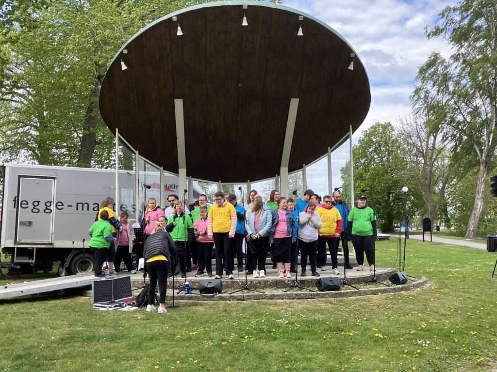 Värsta Bästa Kören på scenen i Hamnparken