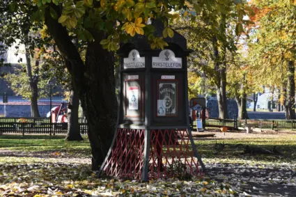 Bokkiosk - En gammal telefonkiosk som nu agerar byteshandel för böcker.
