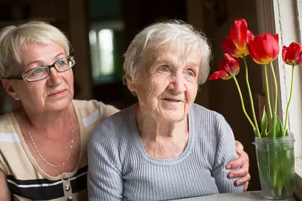Äldreomsorg, mor och dotter, genrebild
