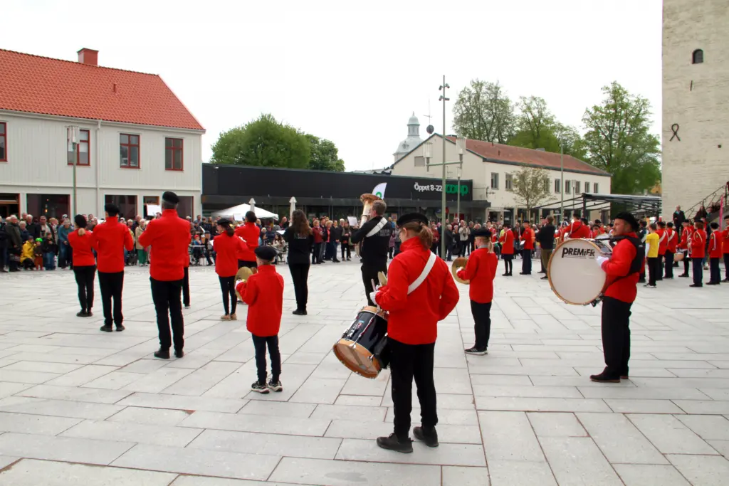 Kulturskolans blåsorkester invigningsspelade ihop med kulturskolorna från Norrköping och Motala. Foto: Björn Andersson.