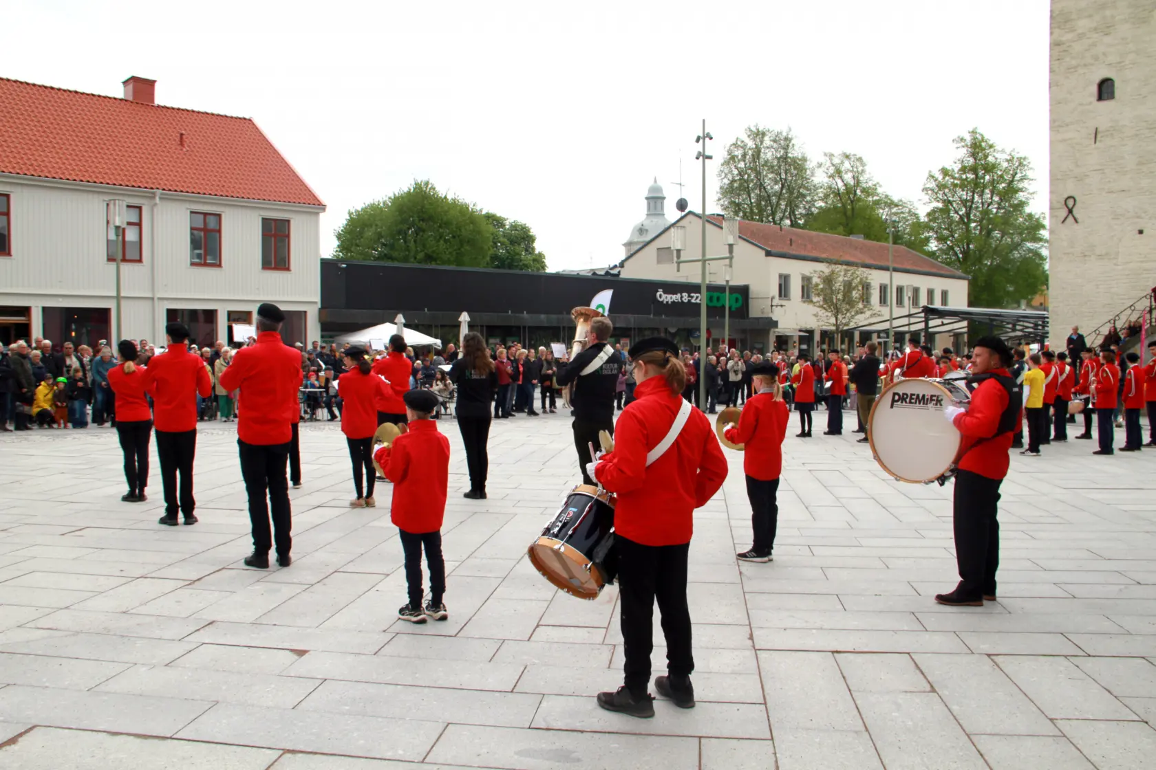 Kulturskolans blåsorkester invigningsspelade ihop med kulturskolorna från Norrköping och Motala. Foto: Björn Andersson.