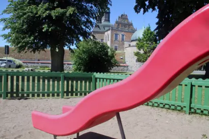 Rutschkana med Vadstena slott i bakgrunden