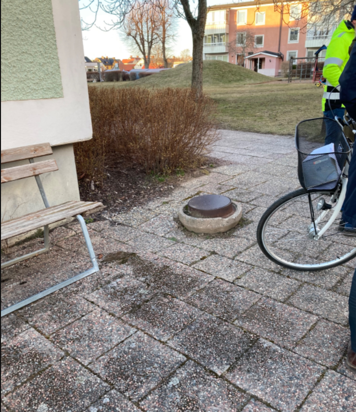 Brunn som sticker upp ur marken risk att snubbla över