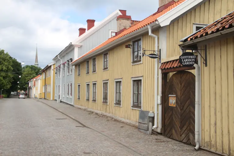 Gottfrid Larssongården och Vadstena spetsmuseum. Foto: Björn Andersson.