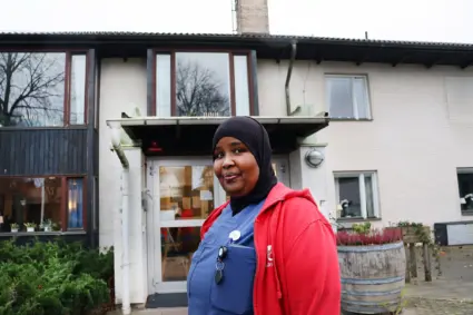 Rahma utanför entrén till Wasagården