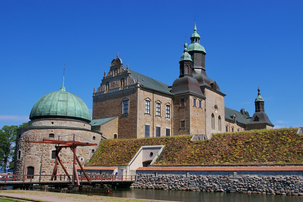 Västra sidan av Vadstena slott med klaffbron