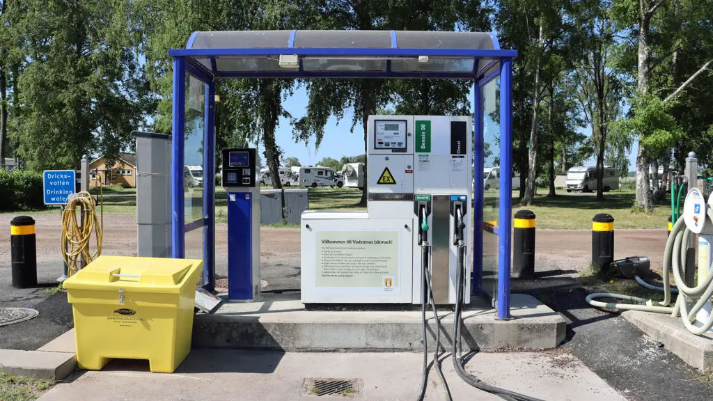 båtnack med pump och betalautomat