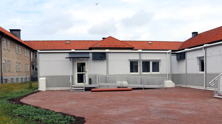Modulbyggnader som ska användas som skolsalar.