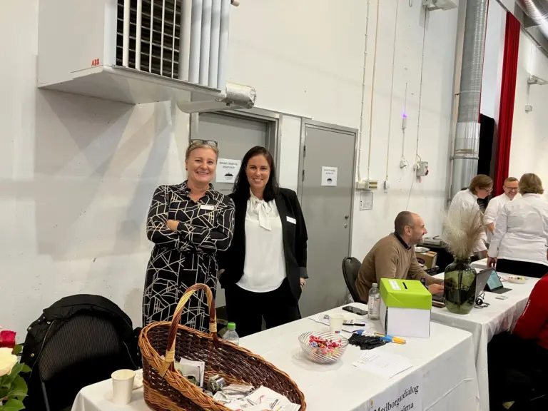 Socialnämndens ordförande Jenny Bytander tillsammans med socialchef Caroline Strand.