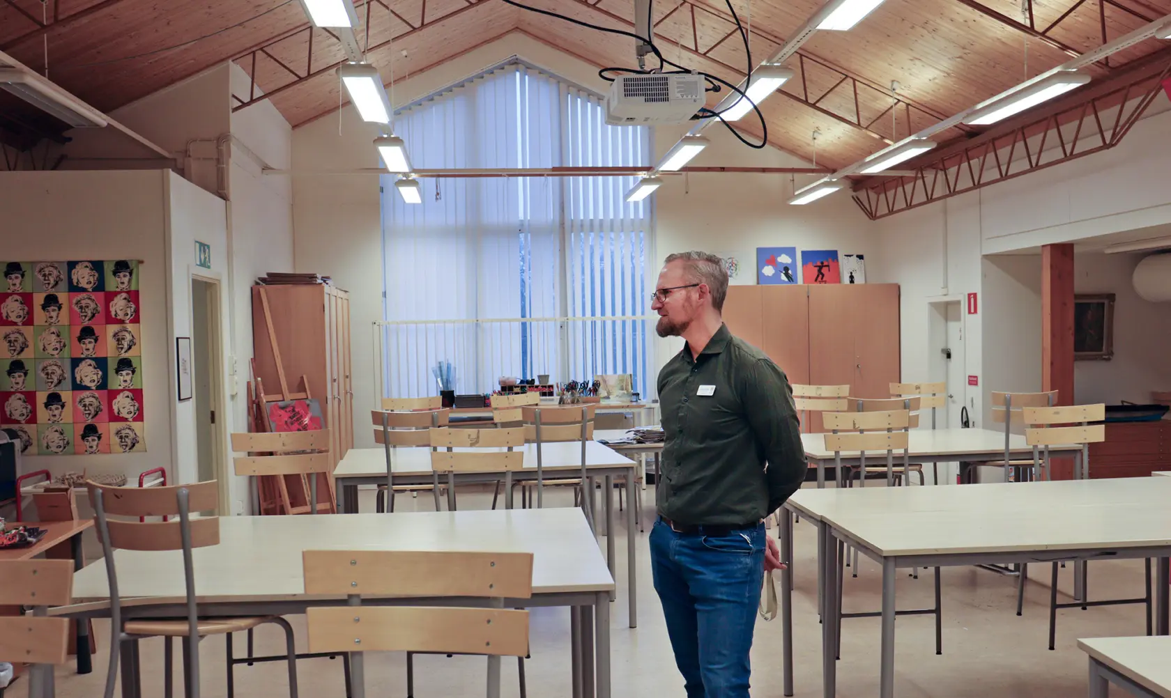 Andreas Müller i den spektakulära bildsalen på översta våningen.