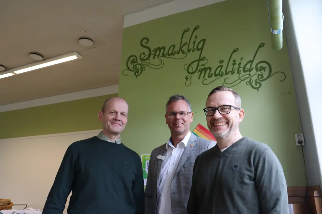 Göran Fältgren, Johan Wernström och Markus Gustafsson i skolmatsalen.