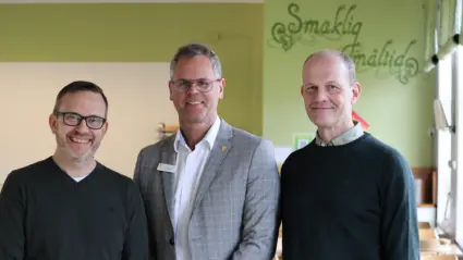 Markus Gustafsson, Johan Wernström och Göran Fältgren i skolmatsalen.