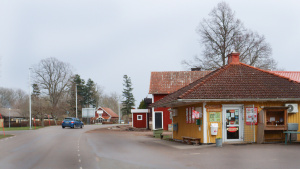Affär vid korsning i Borghamn