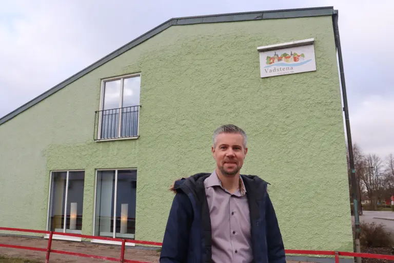 Tobias utanför VFAB:s kontor