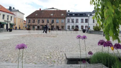 Vy över Stora torget i Vadstena.